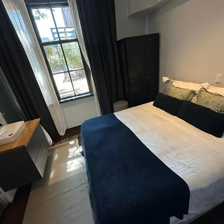 아파트 Canal House With Garden *