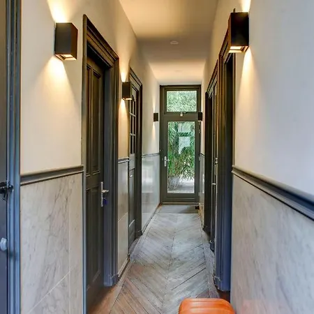 Canal House With Garden 암스테르담