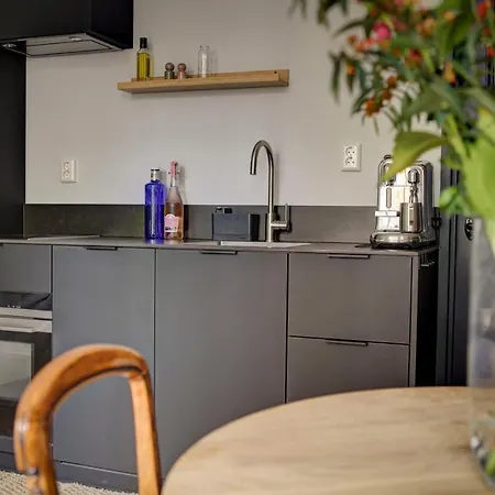 Apartment Canal House With Garden