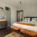 Canal House With Garden Apartmán *