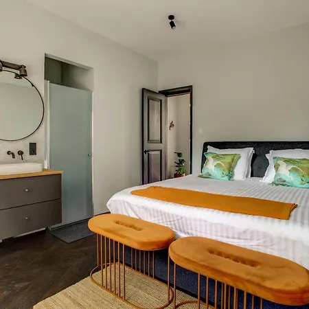 Canal House With Garden Apartment *